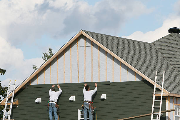 Professional Siding Contractor technician working in Island Lake, IL